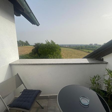 Vila Milka - Balkon - Besplatan Parking - Samostalna Prijava คาร์โลวัตส์ ภายนอก รูปภาพ
