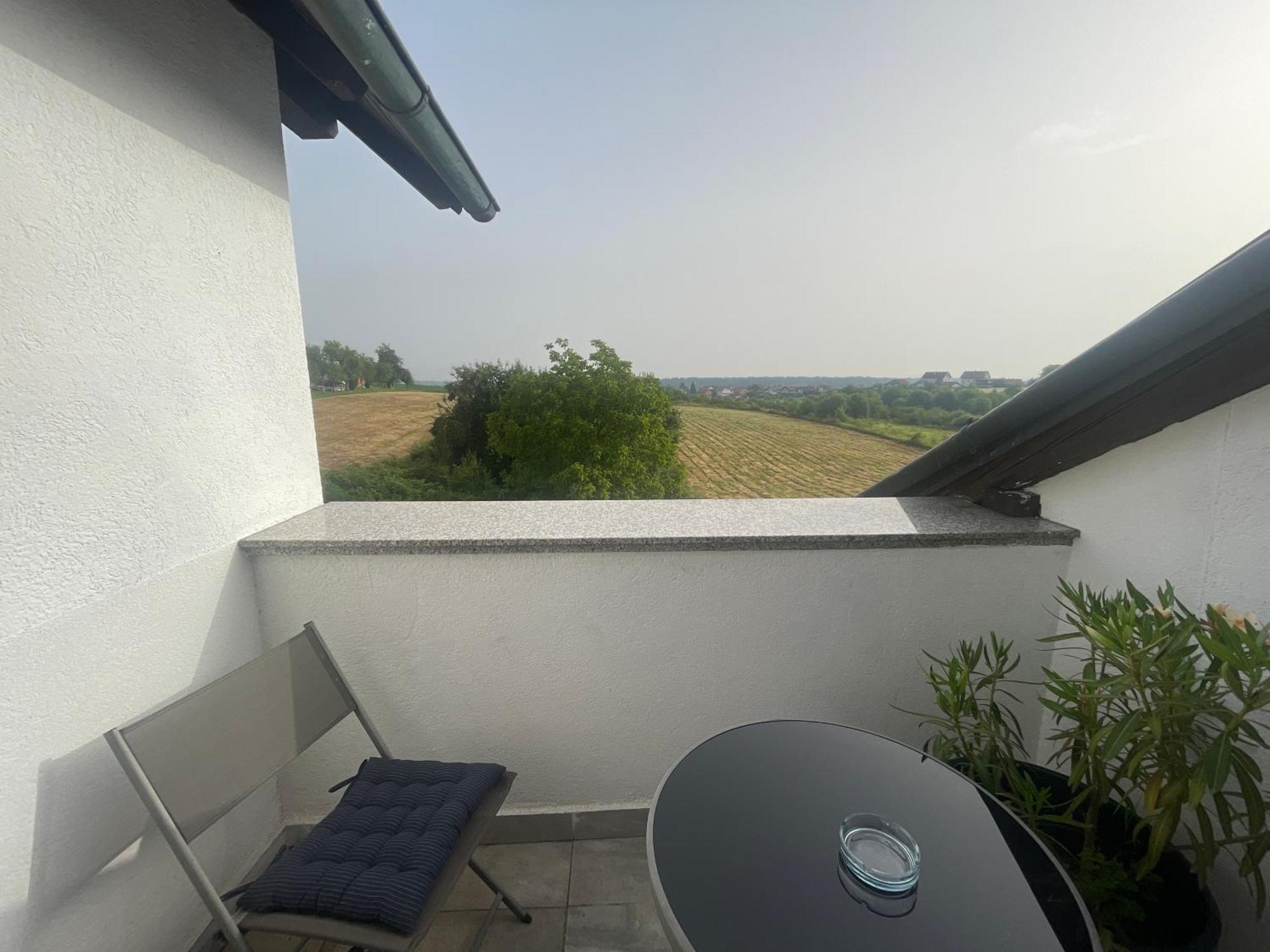 Vila Milka - Balkon - Besplatan Parking - Samostalna Prijava คาร์โลวัตส์ ภายนอก รูปภาพ